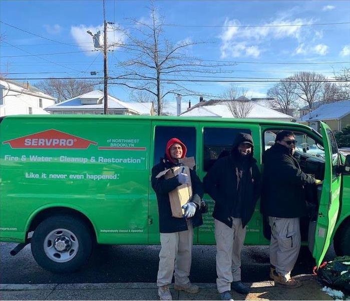 SERVPRO team working in the winter elements